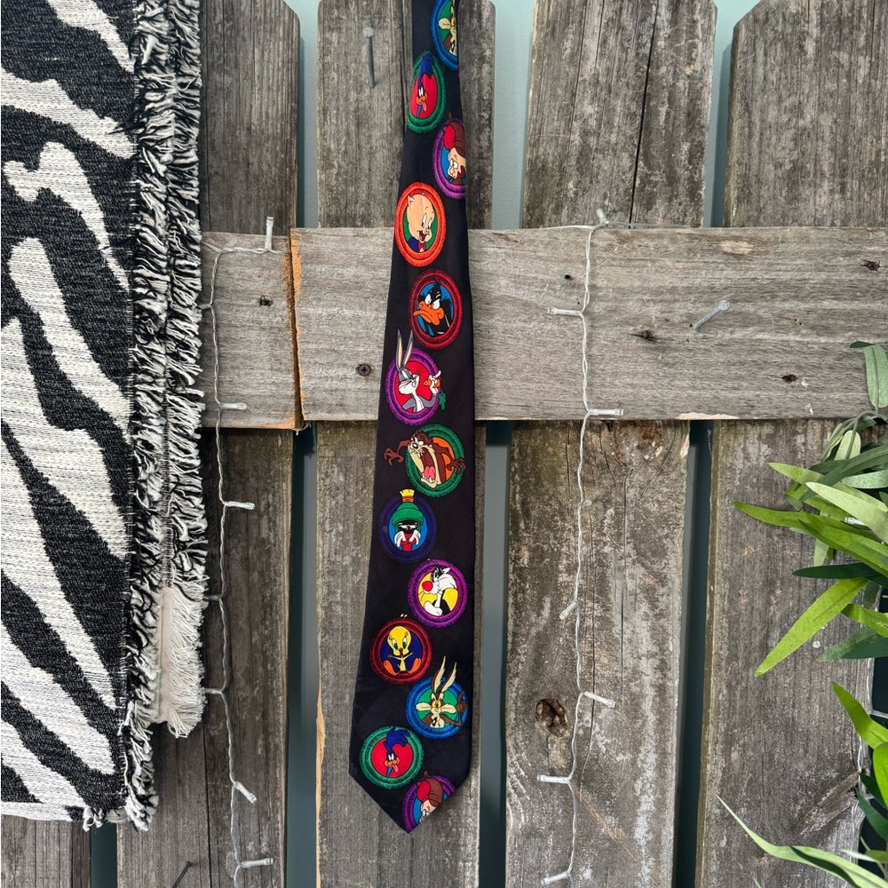 Men’s Looney Toons Tie- Bugs Bunny & Friends